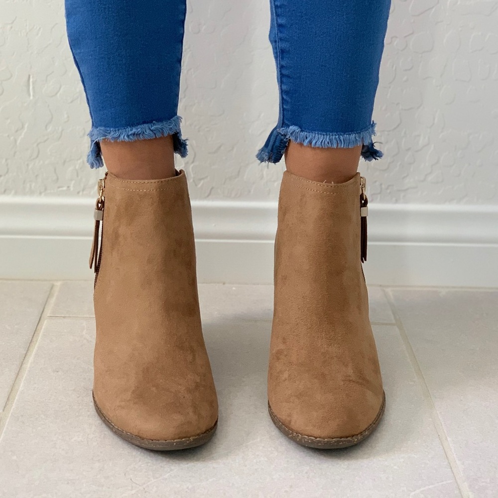 Tan Snake Print Heel Pointy Toe Chic Ankle Bootie - Picture 5 of 6